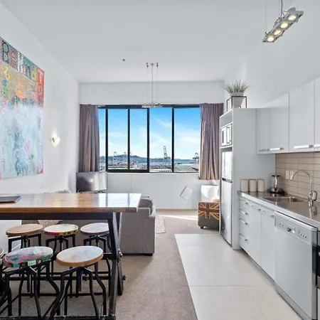 Qv Spacious Apartment